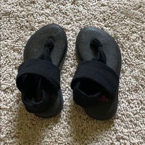 Toddler size 7-8 Sanuk yoga sandals